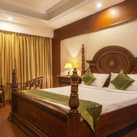 Treebo Trend Grand Plaza Nampally Hyderabad Exterior photo