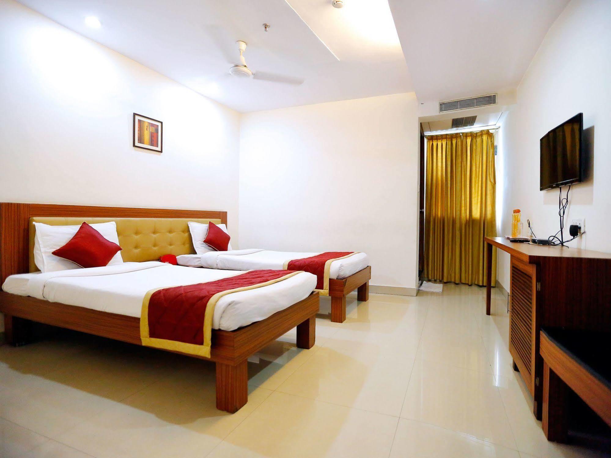 Treebo Trend Grand Plaza Nampally Hyderabad Exterior photo